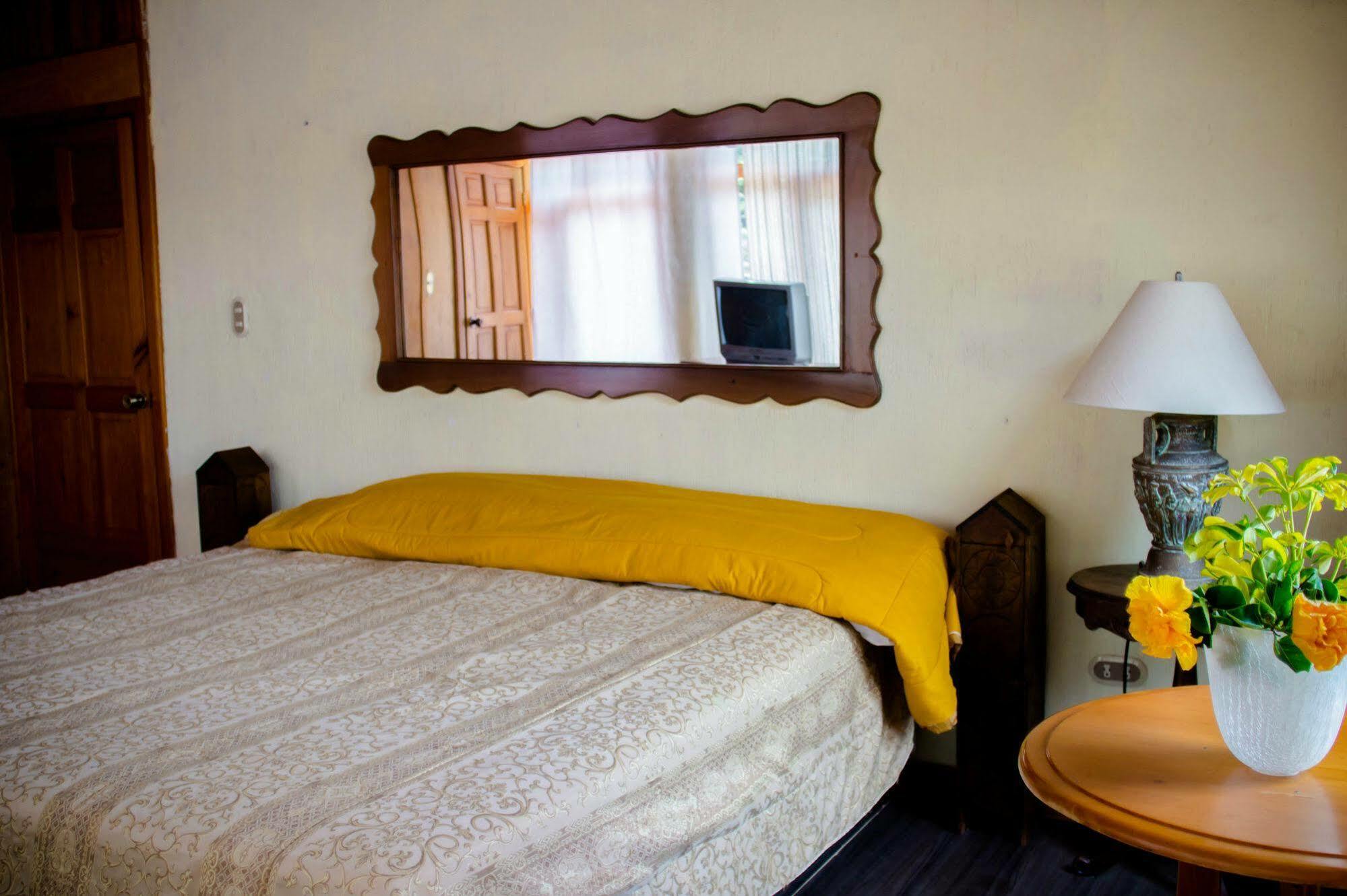 Hotel Porto Bello San Pedro La Laguna Exterior foto